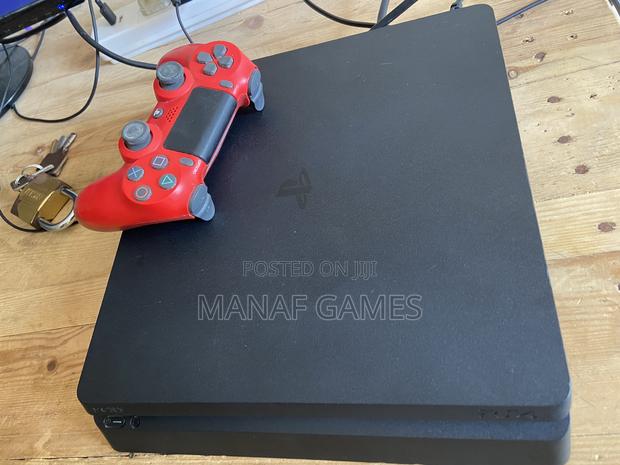 Ps4 Slim With 7 Games · Photo 1