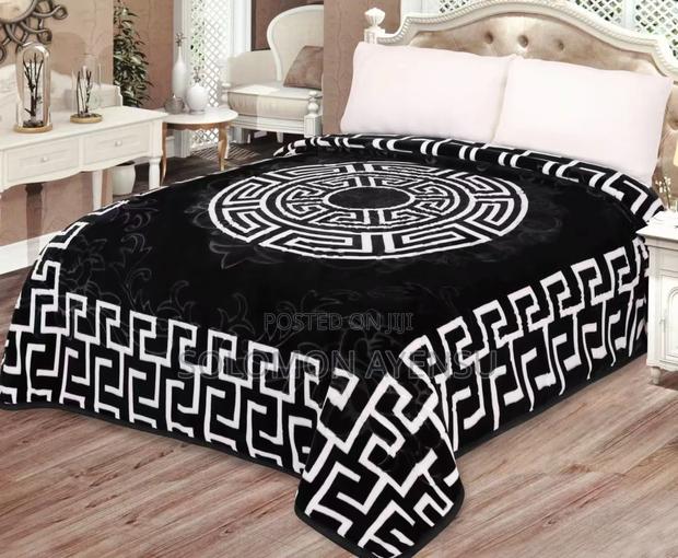 Quality Korean Mink Blanket With a Blue and White Greek Key Pattern. · Photo 2