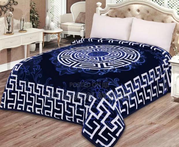 Quality Korean Mink Blanket With a Blue and White Greek Key Pattern. · Photo 4