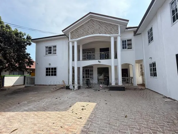 19-Bedroom Fully Furnished Hospital for Sale · Photo 1