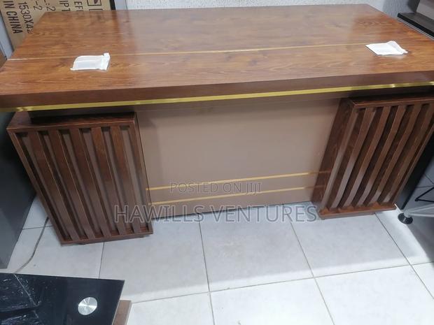 Beautiful Gold Brown Table · Photo 2