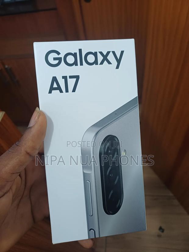 New Samsung Galaxy A17 128 GB Silver · Photo 1