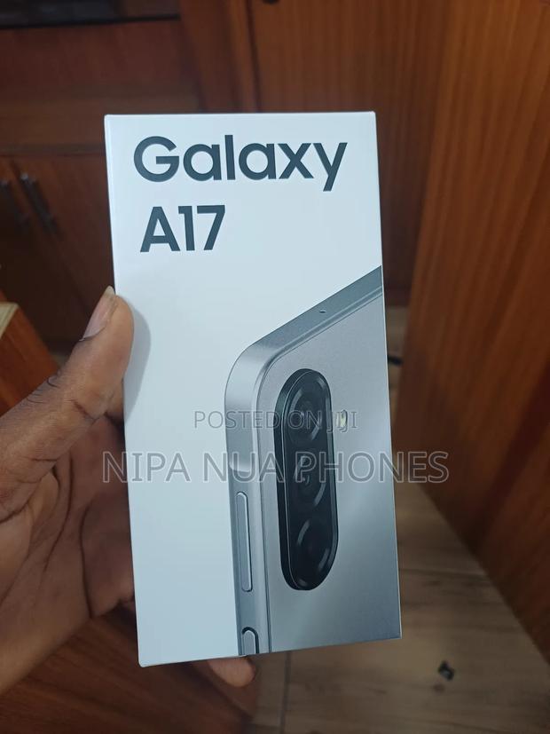 New Samsung Galaxy A17 128 GB Silver · Photo 2