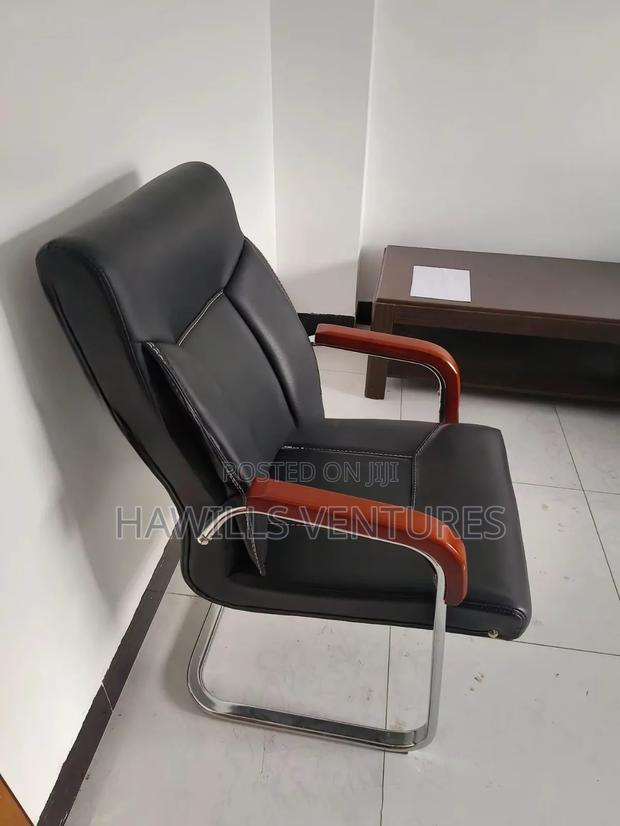 Ergonomic Task Chair · Photo 2