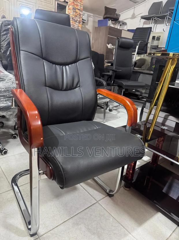 Pastor 'S Visitor Chair · Photo 1