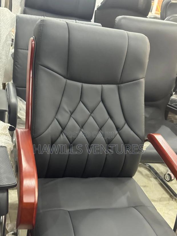 Pastor 'S Visitor Chair · Photo 2