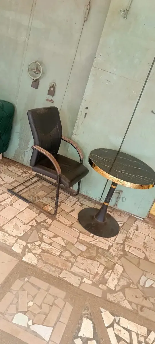 Quality Dinning Set Available as Seen · Photo 1