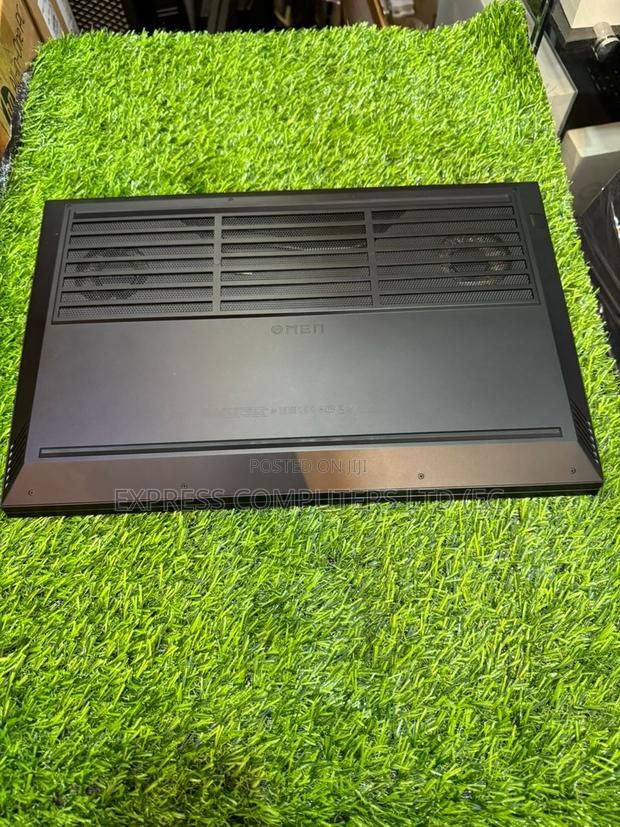 Laptop HP Omen 17 32GB Intel Core I7 SSHD (Hybrid) 1T · Photo 2