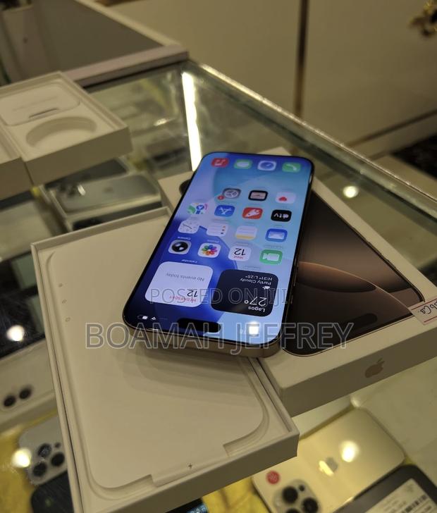 Apple iPhone 16 Pro Max 256 GB Gold · Photo 3