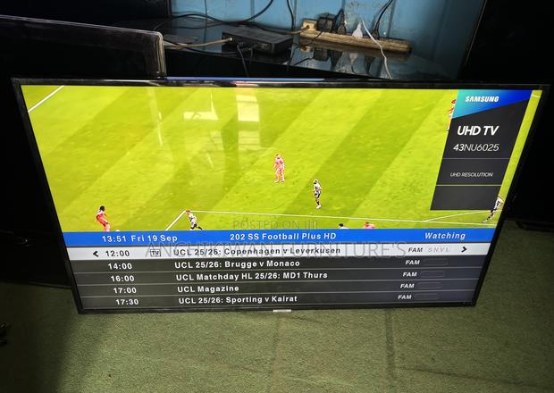 Samsung 43 Inches Smart · Photo 2