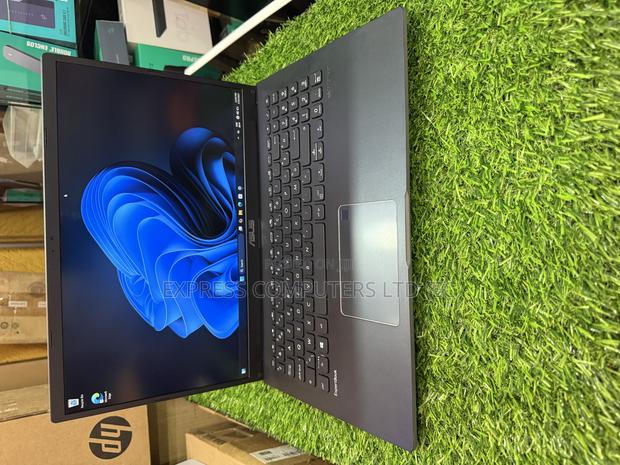 Laptop Asus VivoBook 15 X505BA 8GB Intel Core I3 SSD 256GB · Photo 1
