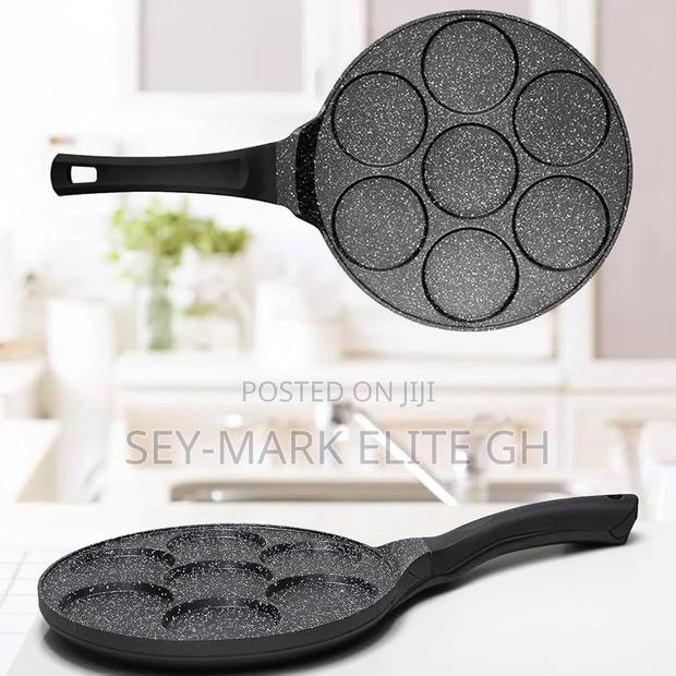 7 Holes Non Stick Pancake Frying Pan · Photo 1