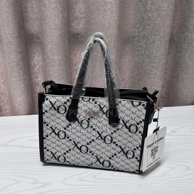 Trendy Ladies Bag · Photo 1