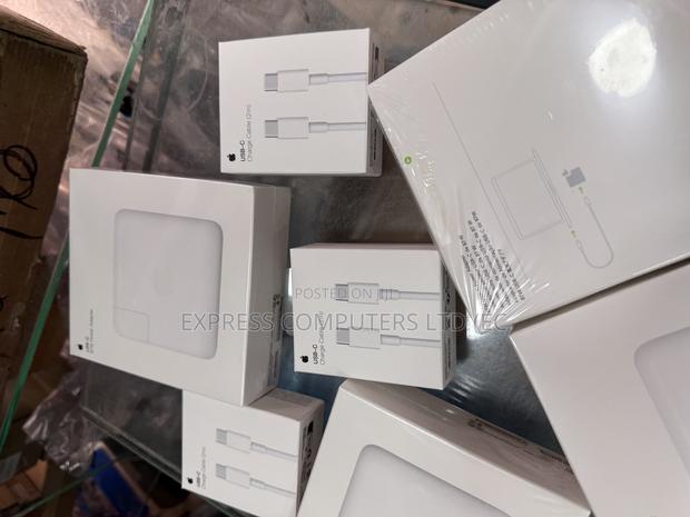 Mac Book Pro Charger -87 Watts Usb C Fast Charger Original Brand New · Photo 5
