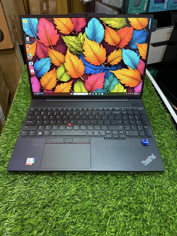 Laptop Lenovo ThinkPad E16 G1 16GB Intel Core i7 SSD 512GB · Photo 1