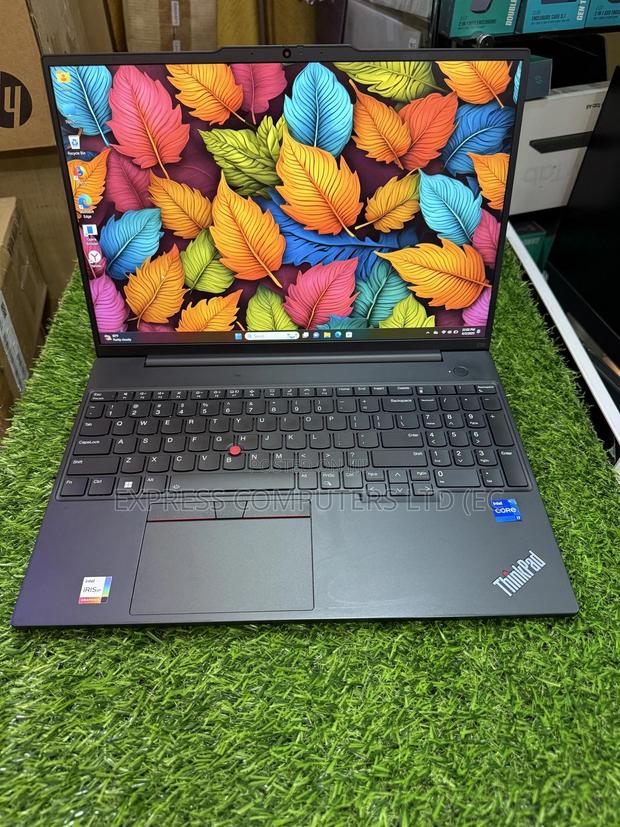 Laptop Lenovo ThinkPad E16 G1 16GB Intel Core i7 SSD 512GB · Photo 4