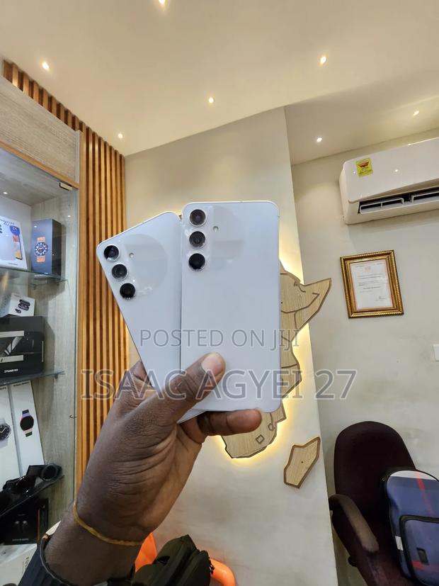 New Samsung Galaxy S24 Plus 256 GB White · Photo 2
