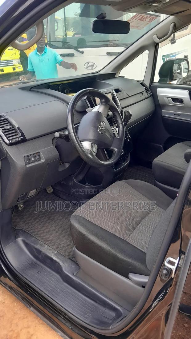 Toyota Voxy 2011 Black · Photo 3