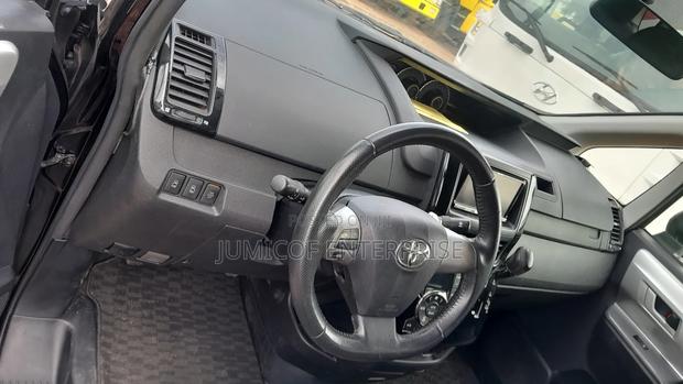 Toyota Voxy 2011 Black · Photo 5