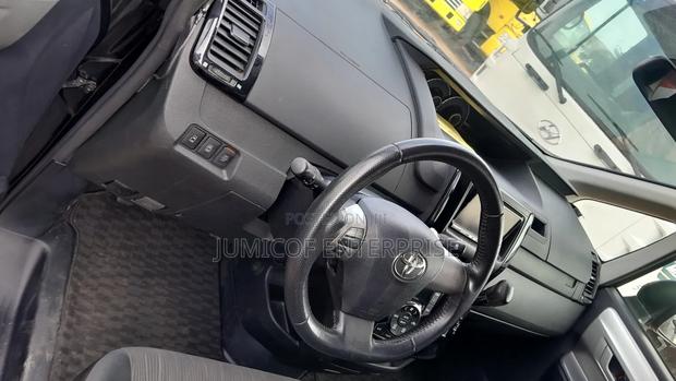 Toyota Voxy 2011 Black · Photo 7