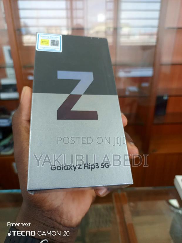 New Samsung Galaxy Z Flip 3 256 GB Black · Photo 1