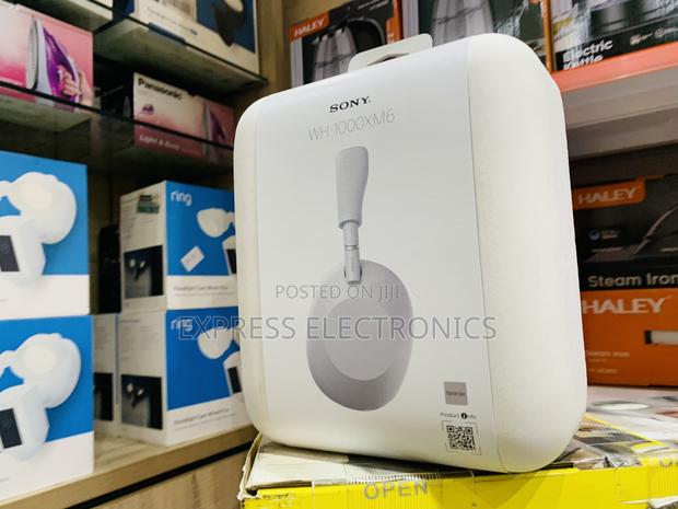 Stylish and Comfortable Sony Xm6 Head Set · Photo 1