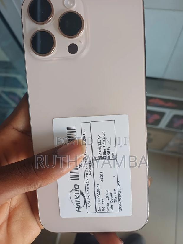 Apple iPhone 16 Pro Max 256 GB Gold · Photo 2
