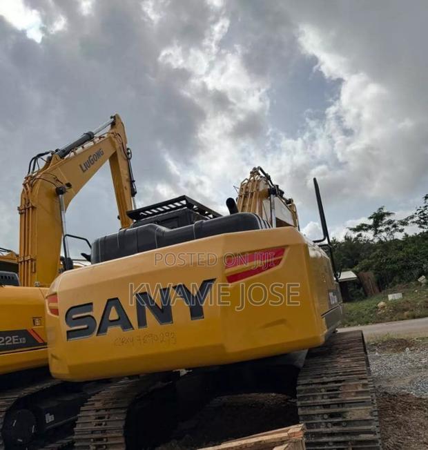 New and Foreign Sany 215 235 Excavators · Photo 4