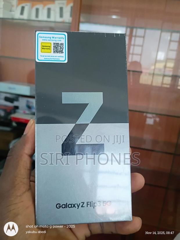 New Samsung Galaxy Z Flip3 5G 256 GB Black · Photo 1