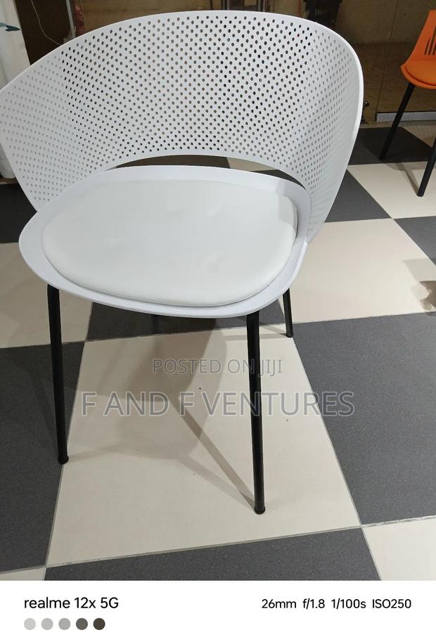 Arms Chairs · Photo 1
