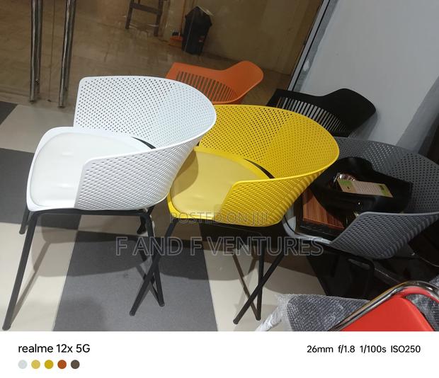 Arms Chairs · Photo 3