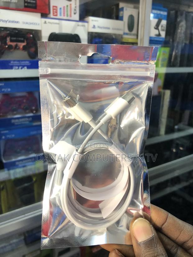 USB-C to USB-C Cable · Photo 1