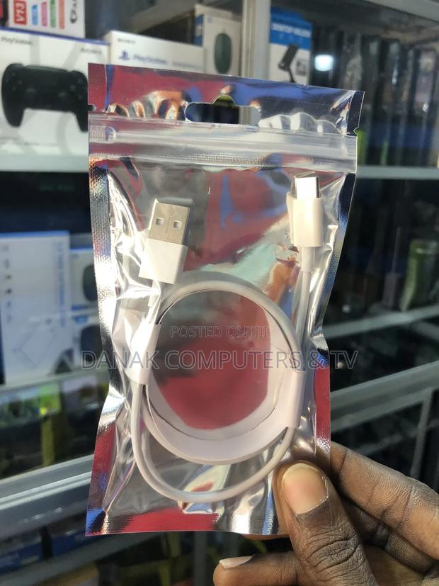 USB-C to USB-C Cable · Photo 2