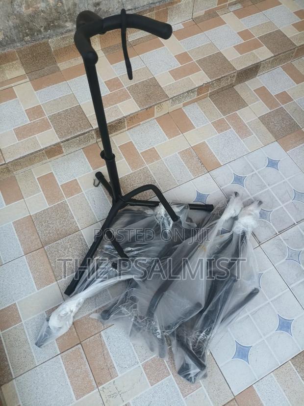 Guitar Stand · Photo 1