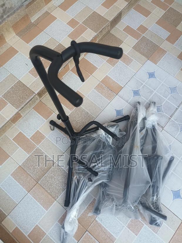 Guitar Stand · Photo 2