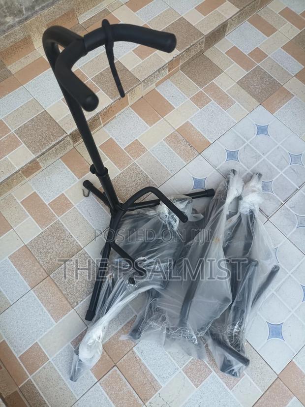 Guitar Stand · Photo 3