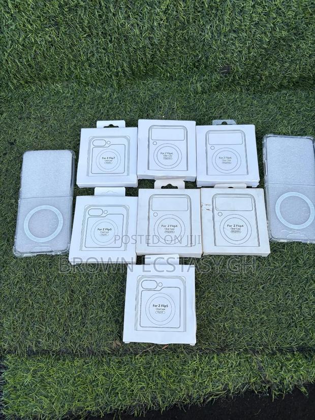 Galaxy Z Flip 3/4/5/6/7/8 Transparent Case · Photo 6