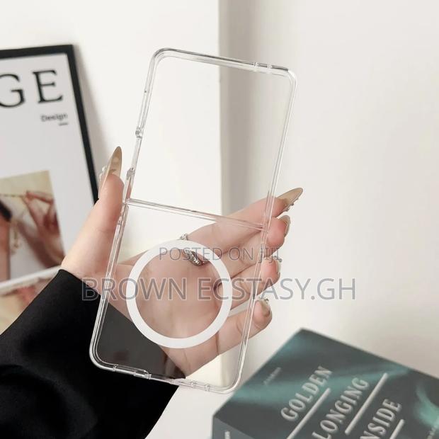 Galaxy Z Flip 3/4/5/6/7/8 Transparent Case · Photo 3