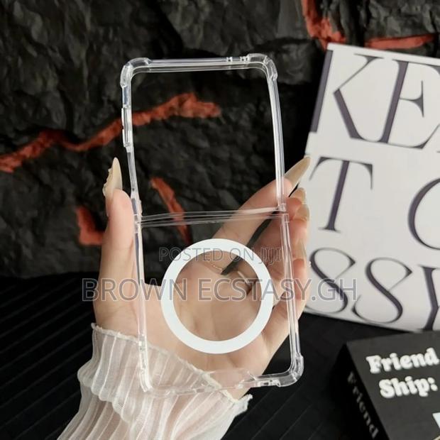 Galaxy Z Flip 3/4/5/6/7/8 Transparent Case · Photo 1