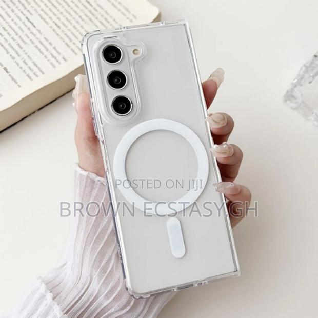 Galaxy Z Fold 3/4/5/6/7/8 Ultra Transparent Case · Photo 1