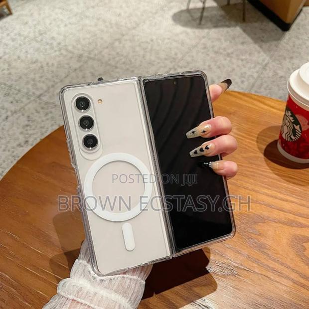 Galaxy Z Fold 3/4/5/6/7/8 Ultra Transparent Case · Photo 5