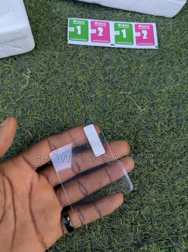 Galaxy Z Flip 5/6/7/8 Screen Protectors · Photo 2