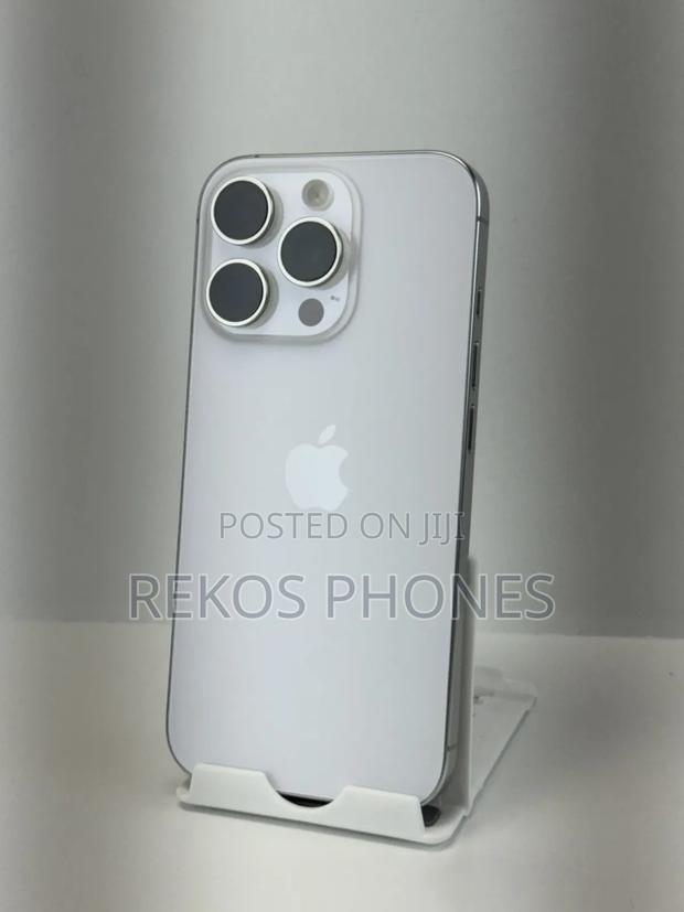 New Apple iPhone 16 Pro 128 GB Silver · Photo 2