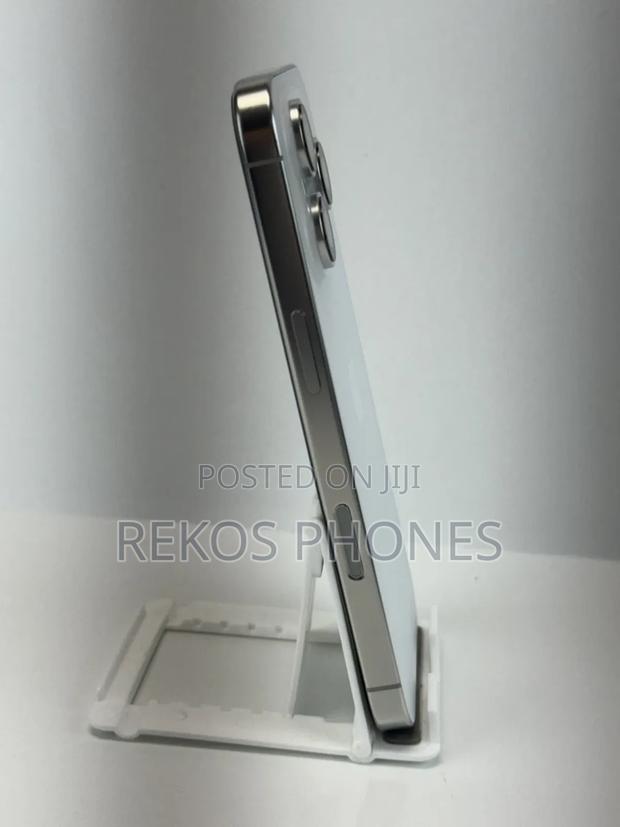 New Apple iPhone 16 Pro 128 GB Silver · Photo 4