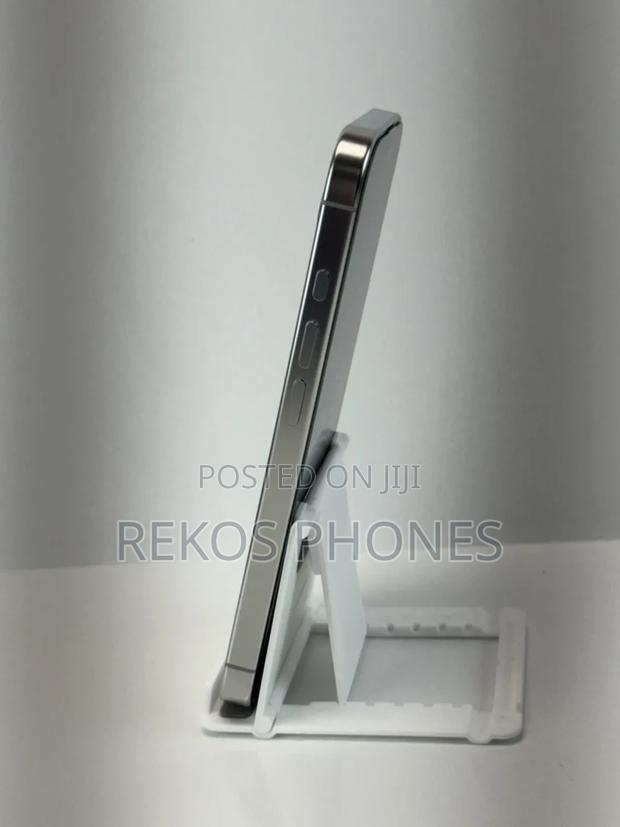 New Apple iPhone 16 Pro 128 GB Silver · Photo 5