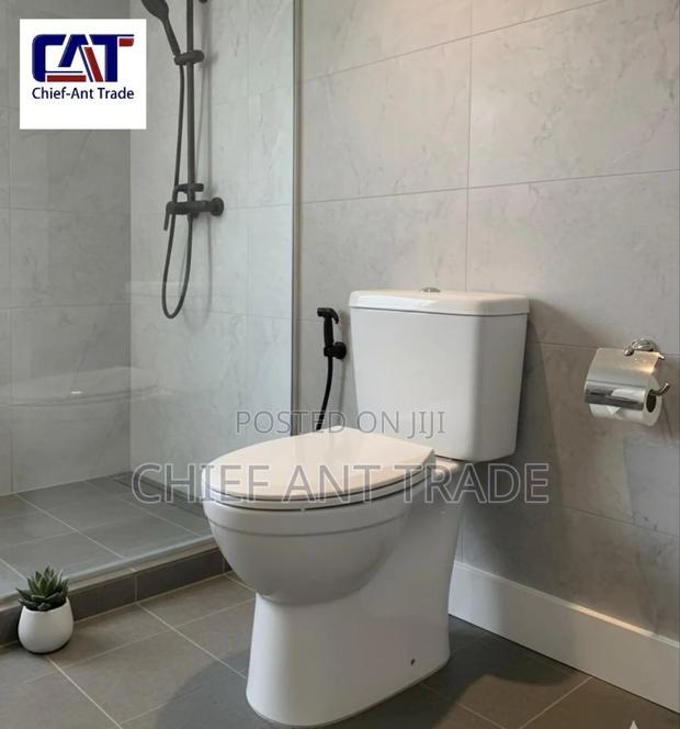 Toilet Seat Wc Water Closet 2003 · Photo 1