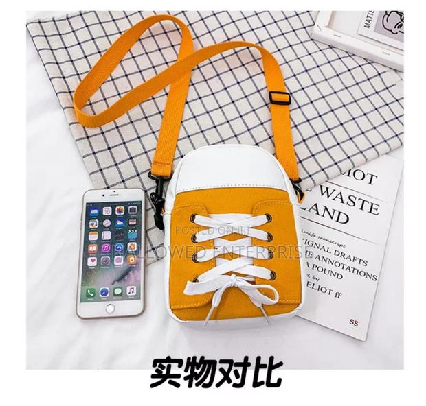 New Fashion Trend Canvas Shoulder Bag · Photo 1