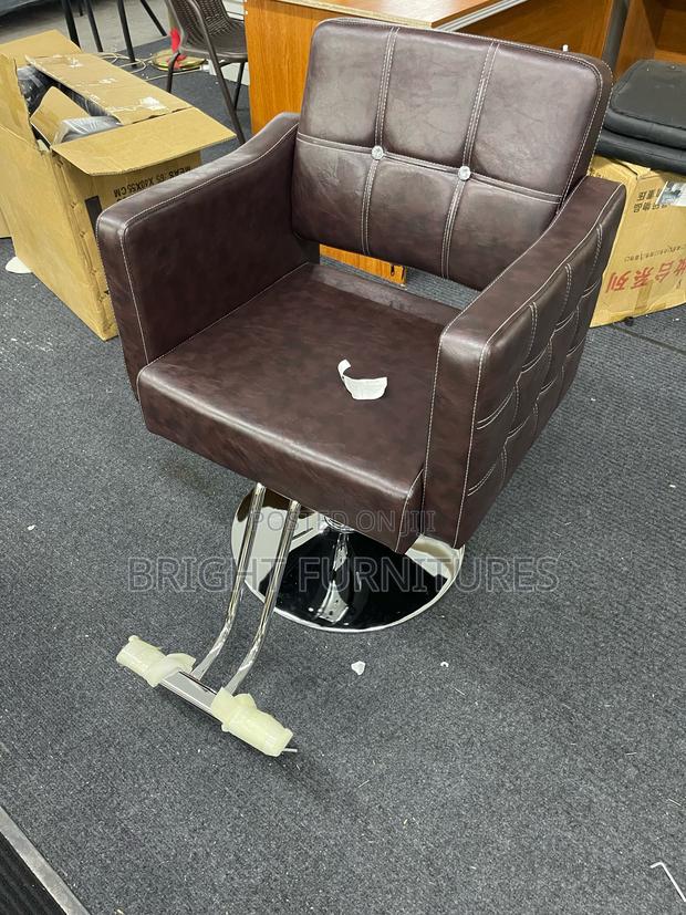 Quality Leader Barbering Chair · Photo 1