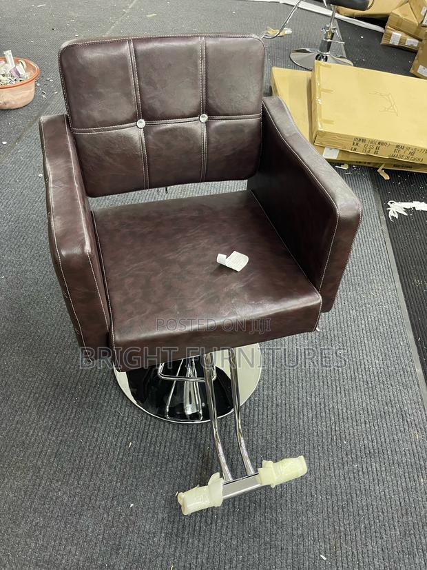 Quality Leader Barbering Chair · Photo 2