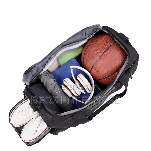 Waterproof Travel Duffel Weekend Workout Overnight Bag · Photo 2